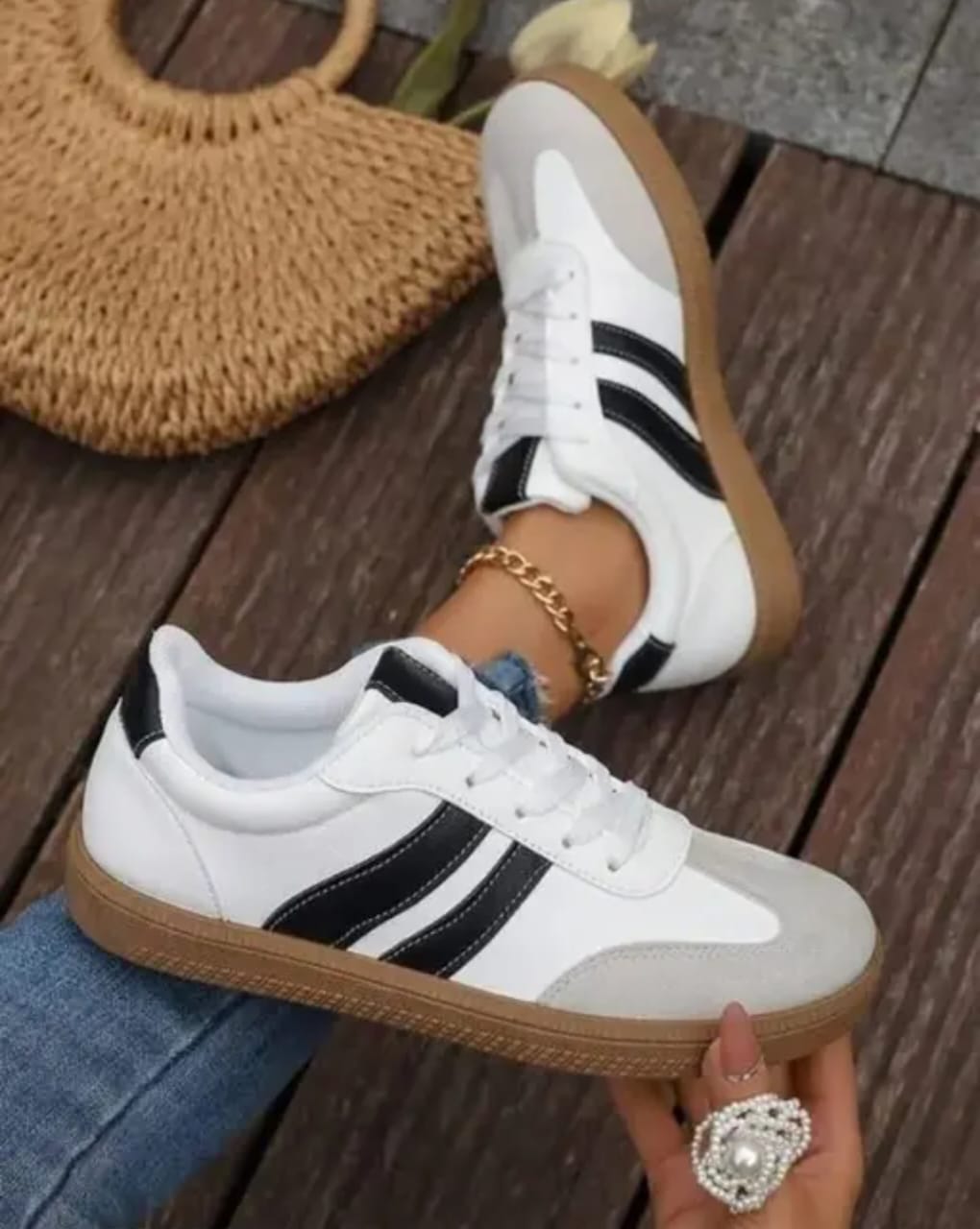 New Flat Women's Stylish Casual Sports Sneakers